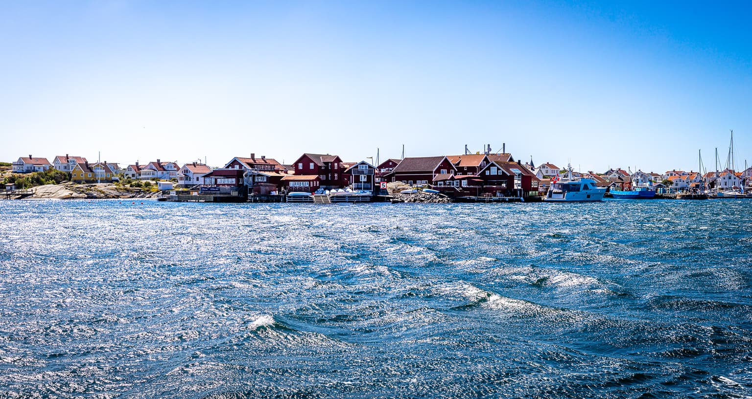 Käringön sett fra sjøen